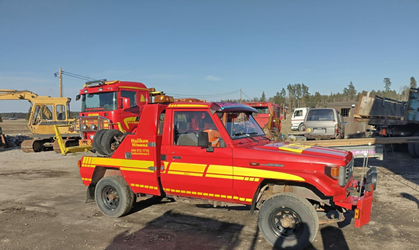 Halikon hinauksen pienikokoinen hinausauto